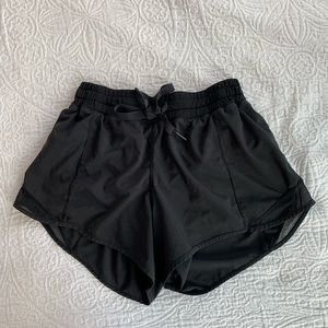 Lulu Lemon Hotty Hot 4” short, size 6, black